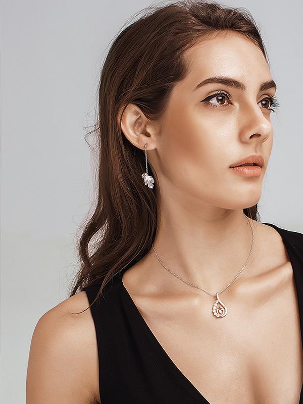 Leaf Pattern Pearl Earrings