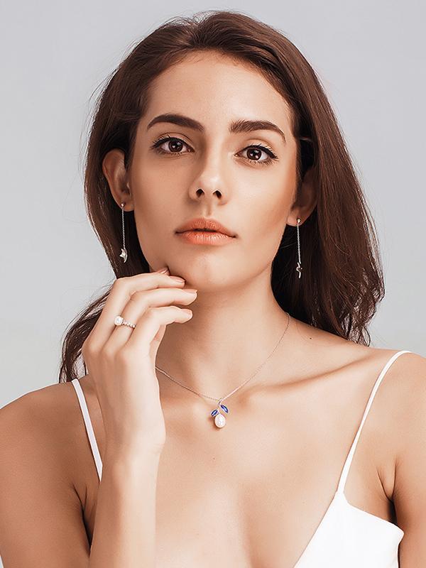 Leaf Pattern Pearl Necklace