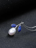Leaf Pattern Pearl Necklace