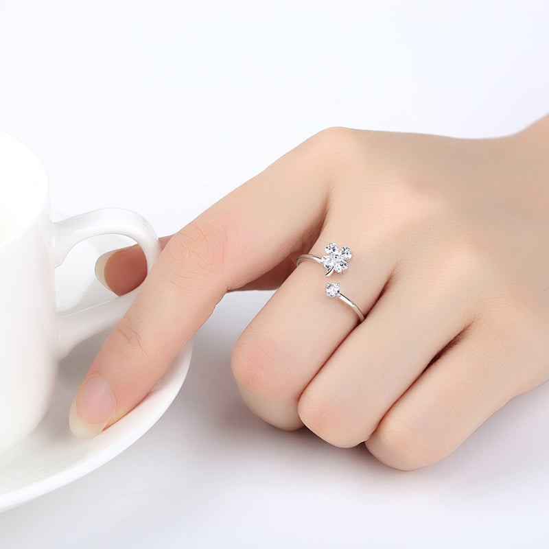 Fashion lucky flower ring