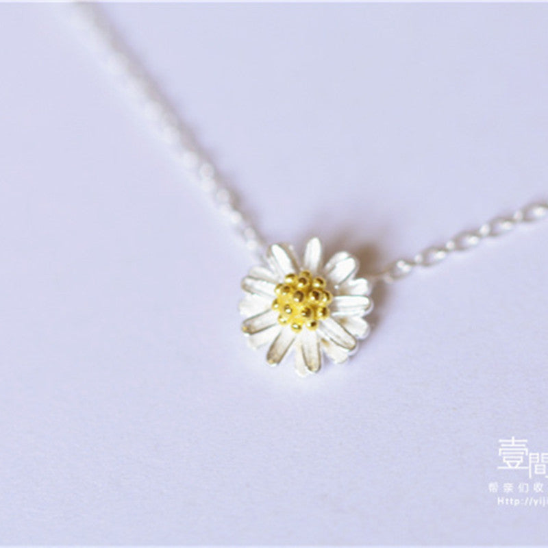 Fashion simple sweet girl heart Sen small daisy pendant clavicle necklace