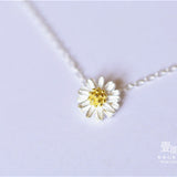 Fashion simple sweet girl heart Sen small daisy pendant clavicle necklace