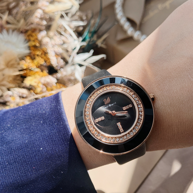 Fashion Refracting Mirror Women's Watch