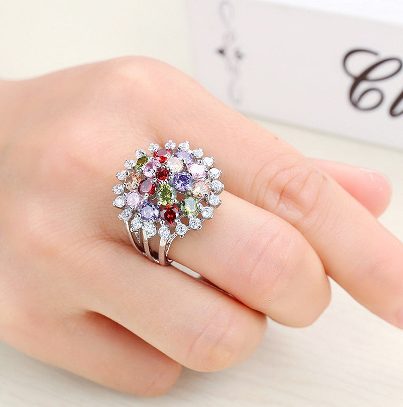 Round Flower Pattern Zircon Ring